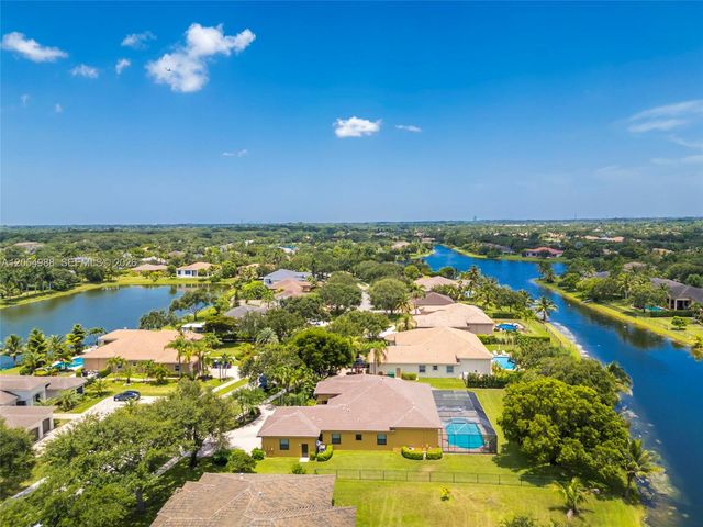 13860 SW 40th St, Davie, FL 33330