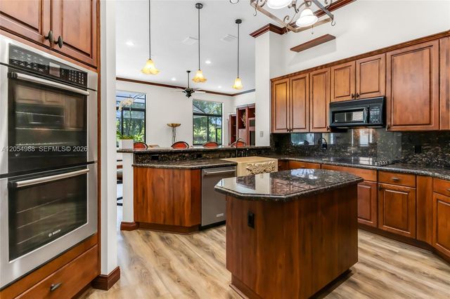 13860 SW 40th St, Davie, FL 33330