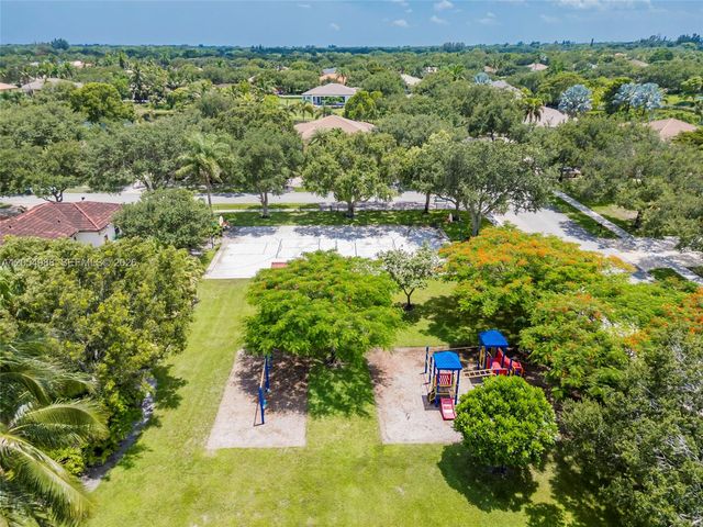 13860 SW 40th St, Davie, FL 33330