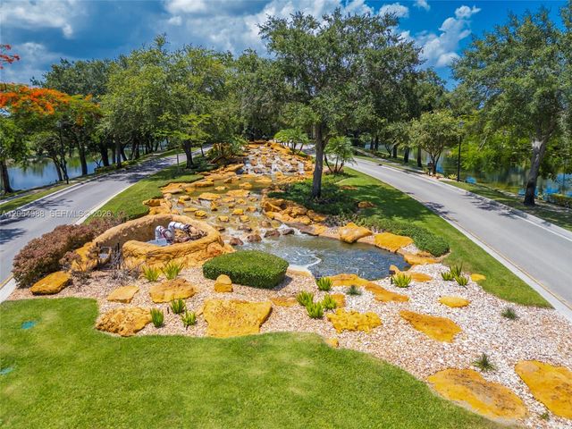 13860 SW 40th St, Davie, FL 33330