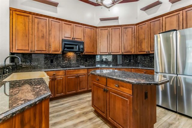 13860 SW 40th St, Davie, FL 33330