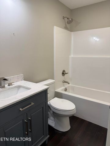 266 Wilberforce Ave, Oak Ridge, TN 37830