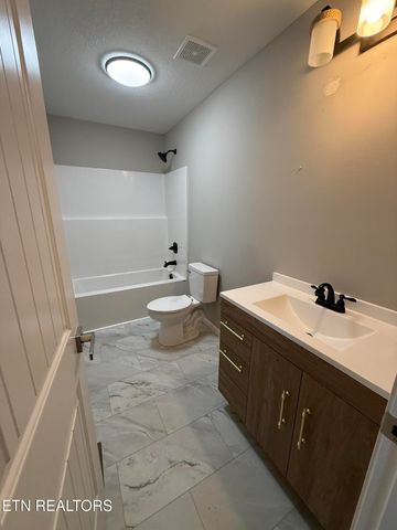 266 Wilberforce Ave, Oak Ridge, TN 37830