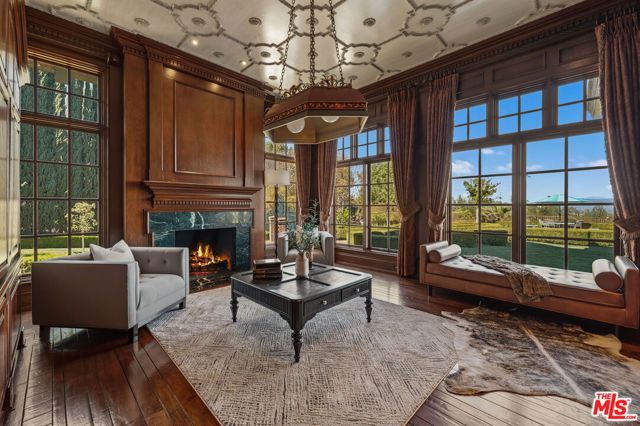 19000 Dorlon Drive, Tarzana (los Angeles), CA 91356