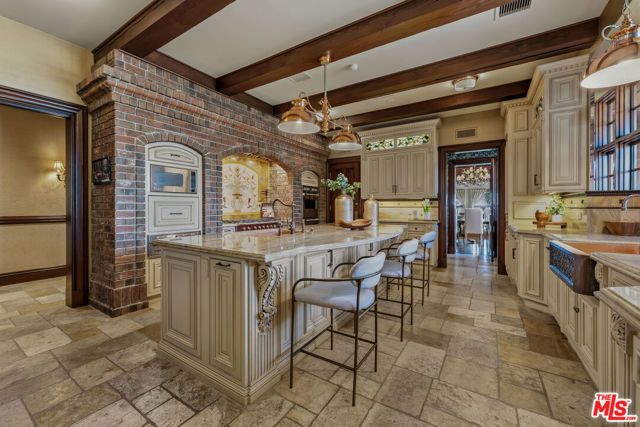 19000 Dorlon Drive, Tarzana (los Angeles), CA 91356