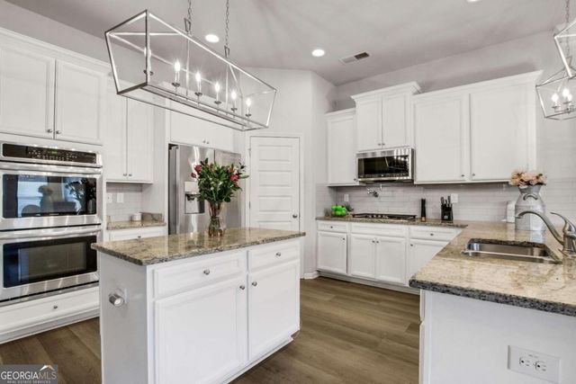 4605 Chestnut Oak Street, Loganville, GA 30052