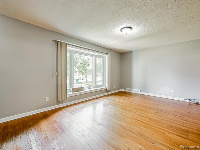 28783 Leona Street, Garden City, MI 48135