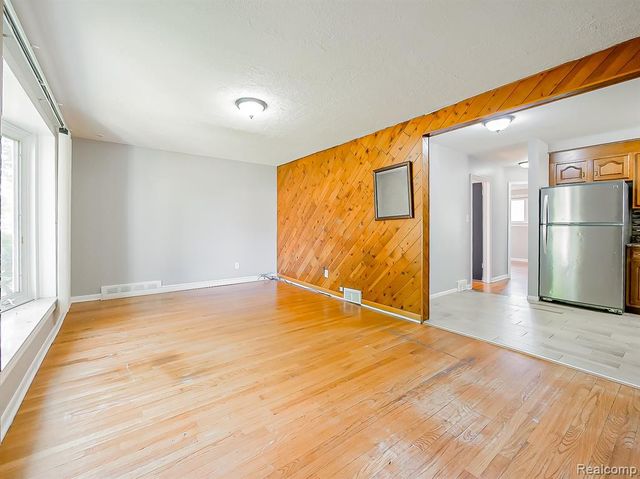 28783 Leona Street, Garden City, MI 48135