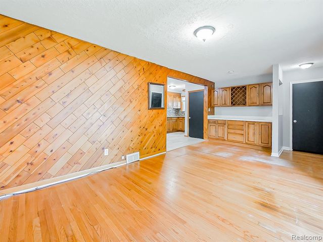 28783 Leona Street, Garden City, MI 48135