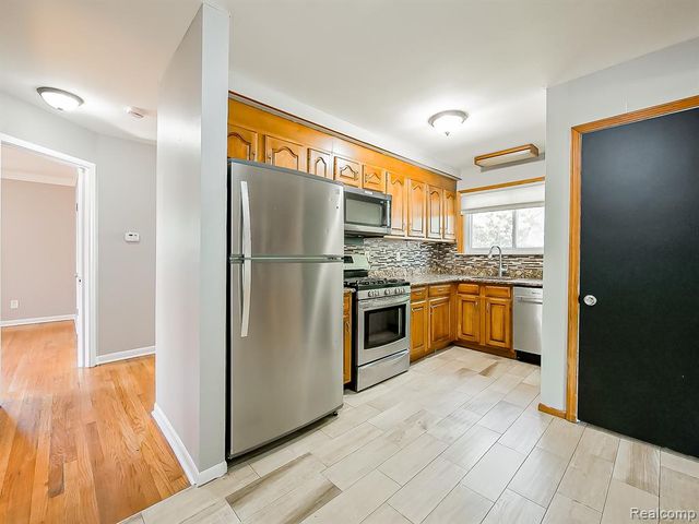 28783 Leona Street, Garden City, MI 48135