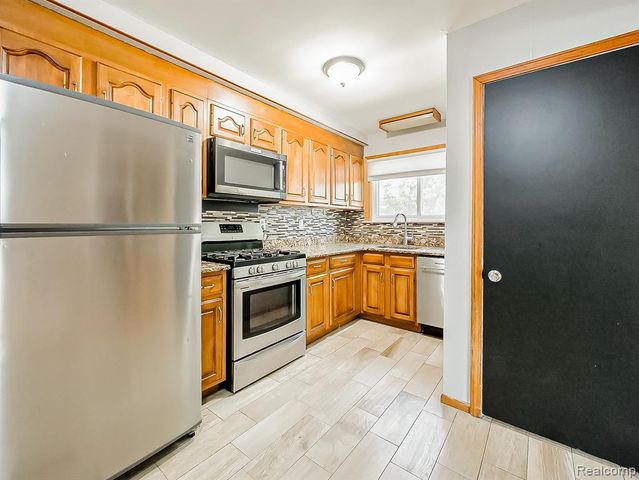 28783 Leona Street, Garden City, MI 48135