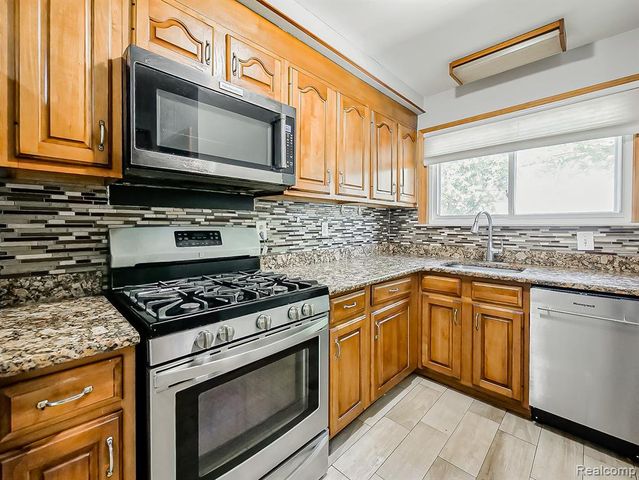 28783 Leona Street, Garden City, MI 48135