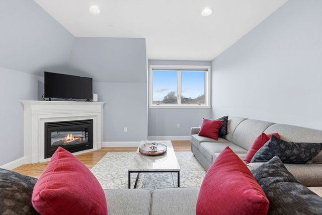 65 Chelsea St 404, Boston, MA 02129