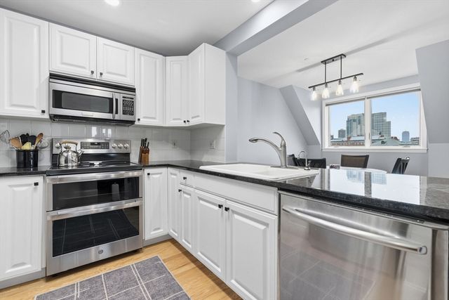 65 Chelsea St 404, Boston, MA 02129