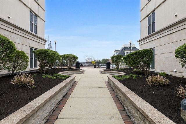 65 Chelsea St 404, Boston, MA 02129