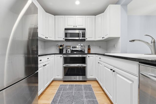 65 Chelsea St 404, Boston, MA 02129