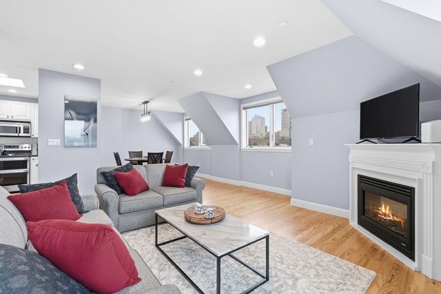 65 Chelsea St 404, Boston, MA 02129