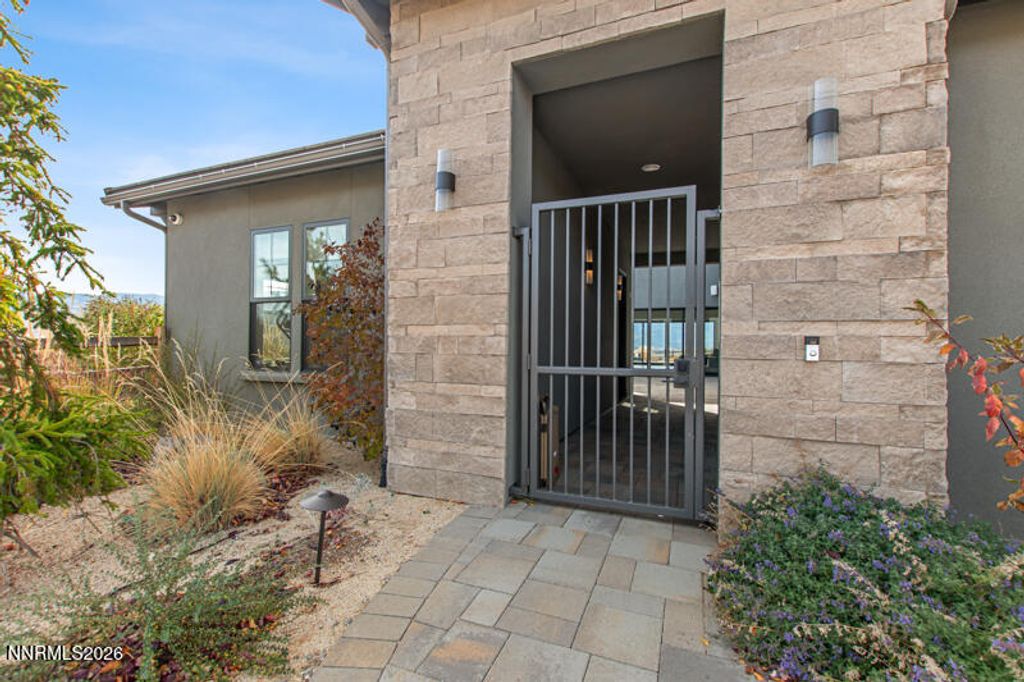 Image 4 of property listing at 2250 Eagle Bend Court, Reno, NV 89523