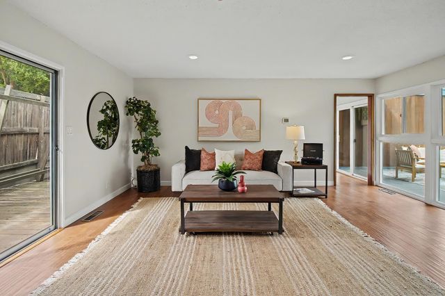 4640 Hillview Way, Sacramento, CA 95822