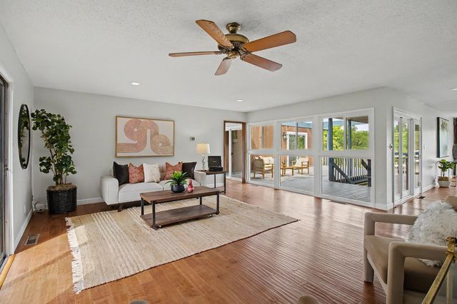 4640 Hillview Way, Sacramento, CA 95822