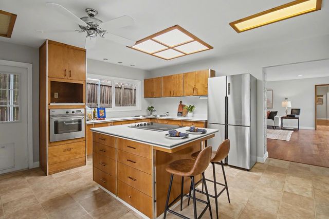 4640 Hillview Way, Sacramento, CA 95822