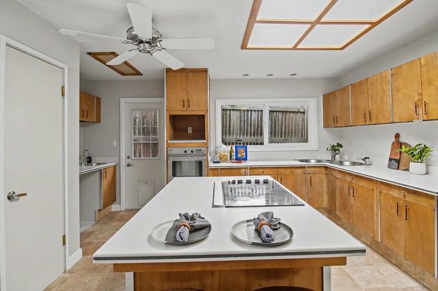 4640 Hillview Way, Sacramento, CA 95822