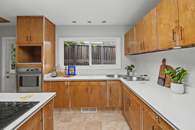 4640 Hillview Way, Sacramento, CA 95822