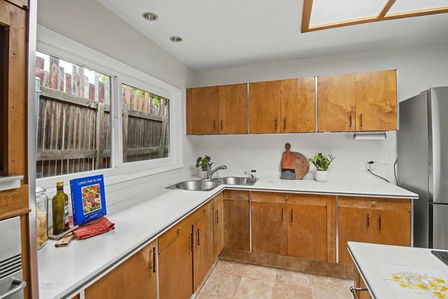 4640 Hillview Way, Sacramento, CA 95822