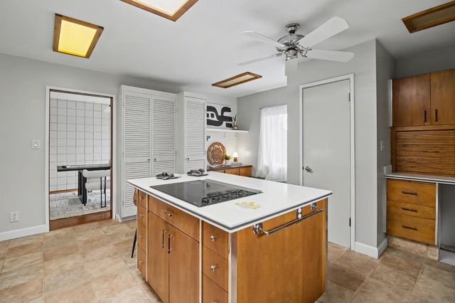 4640 Hillview Way, Sacramento, CA 95822