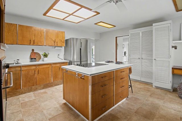 4640 Hillview Way, Sacramento, CA 95822