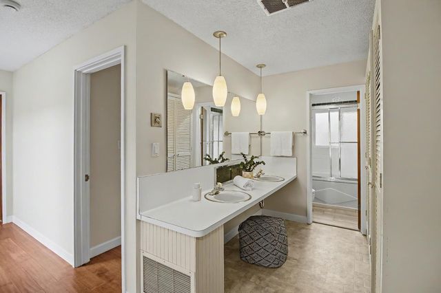 4640 Hillview Way, Sacramento, CA 95822