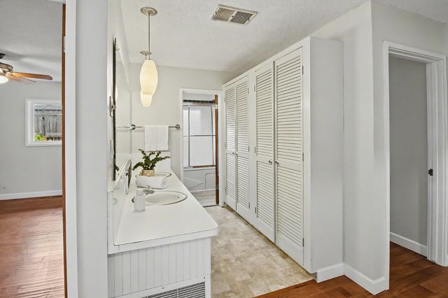 4640 Hillview Way, Sacramento, CA 95822