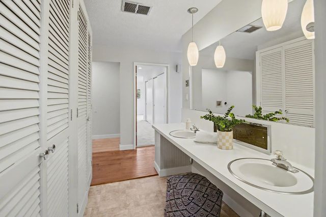 4640 Hillview Way, Sacramento, CA 95822