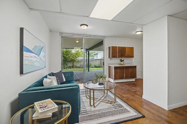 4640 Hillview Way, Sacramento, CA 95822