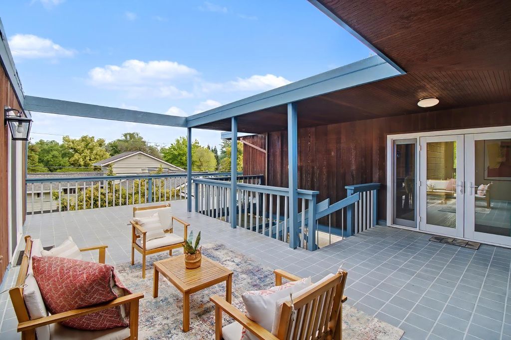 4640 Hillview Way, Sacramento, CA 95822