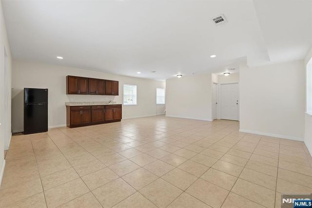 433 Linden, Elizabeth, NJ 07202
