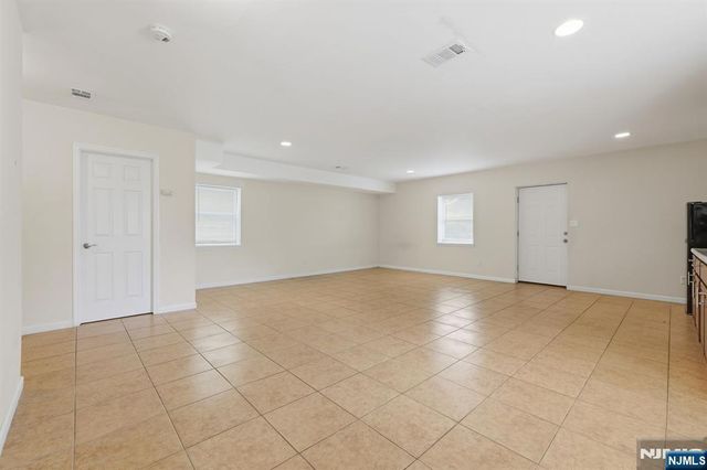433 Linden, Elizabeth, NJ 07202