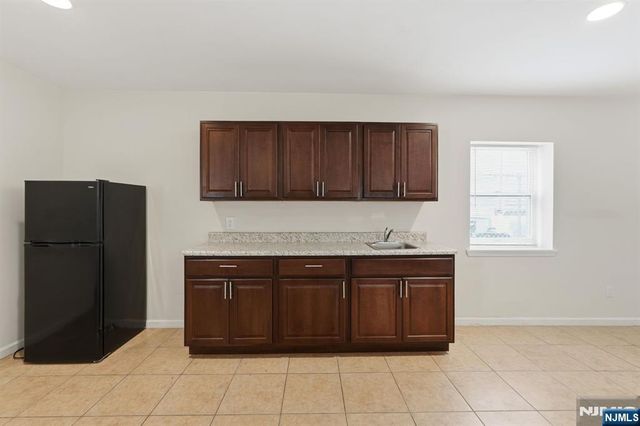433 Linden, Elizabeth, NJ 07202
