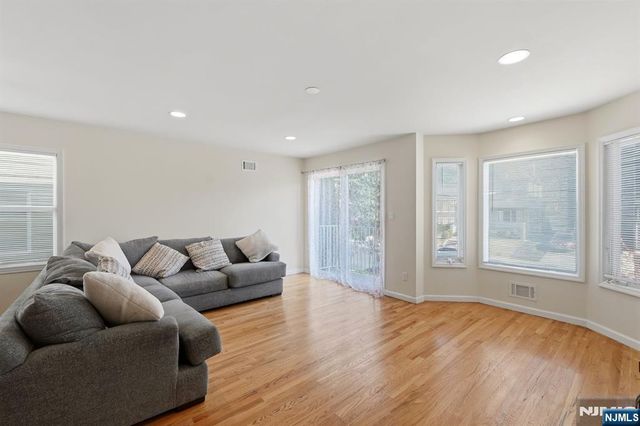 433 Linden, Elizabeth, NJ 07202