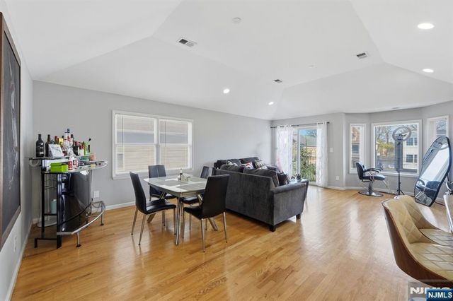 433 Linden, Elizabeth, NJ 07202