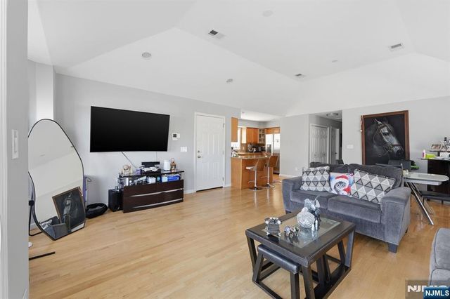 433 Linden, Elizabeth, NJ 07202