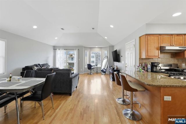 433 Linden, Elizabeth, NJ 07202