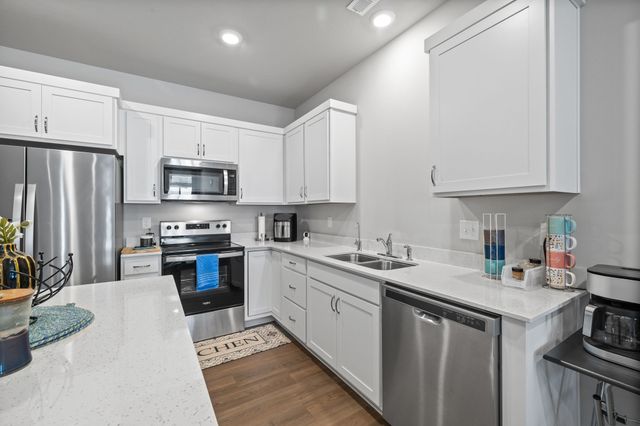 9570 Crestview Drive, West Des Moines, IA 50266