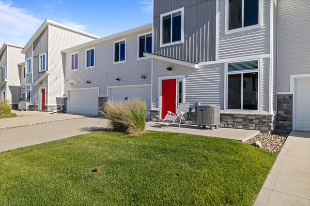 9570 Crestview Drive, West Des Moines, IA 50266