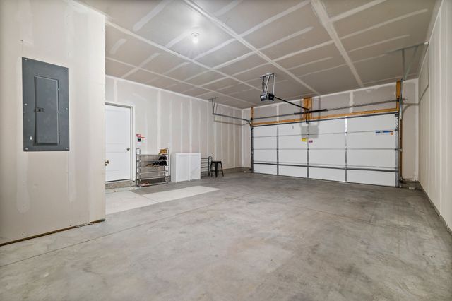 9570 Crestview Drive, West Des Moines, IA 50266