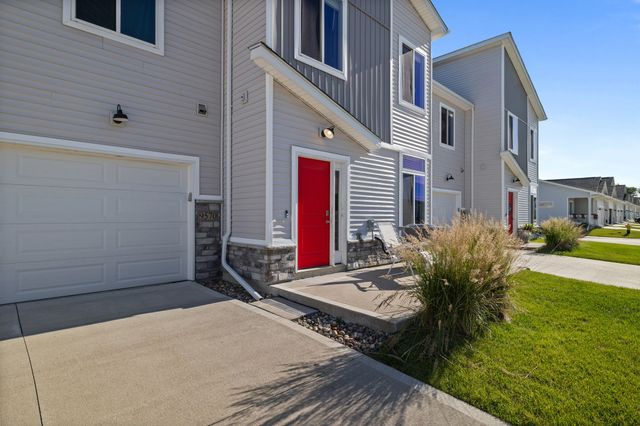 9570 Crestview Drive, West Des Moines, IA 50266