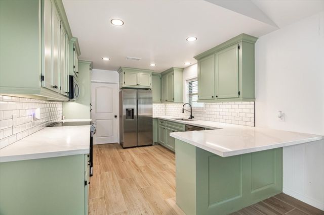 416 Southern Oaks Drive, Lake Jackson, TX 77566