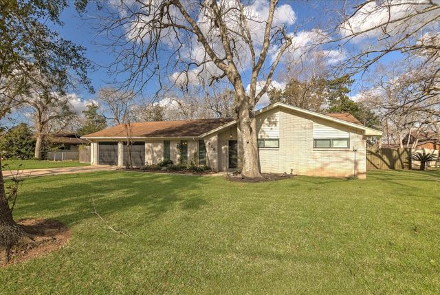 416 Southern Oaks Drive, Lake Jackson, TX 77566