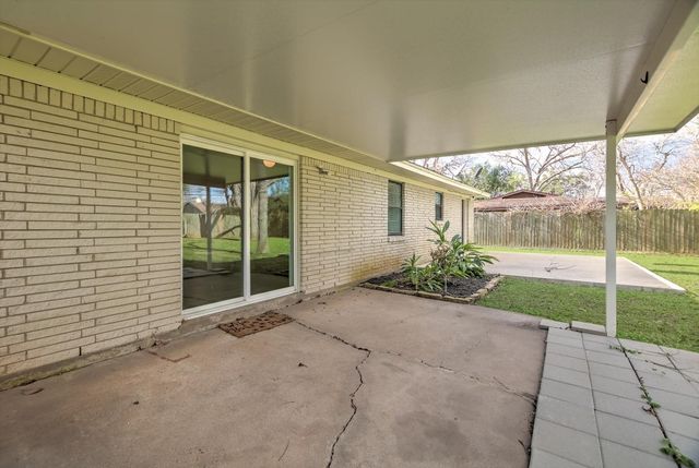 416 Southern Oaks Drive, Lake Jackson, TX 77566