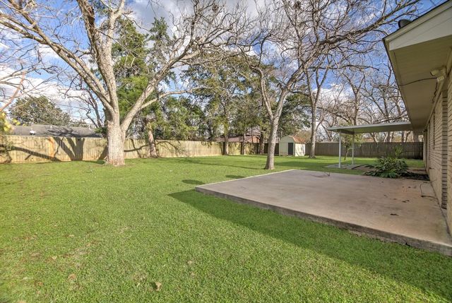 416 Southern Oaks Drive, Lake Jackson, TX 77566